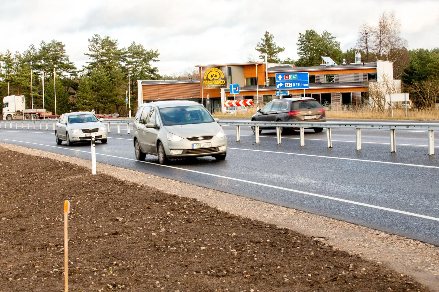 Reiu külas pagariäri Pärnamäed juures toimus kahe auto kokkupõrge.