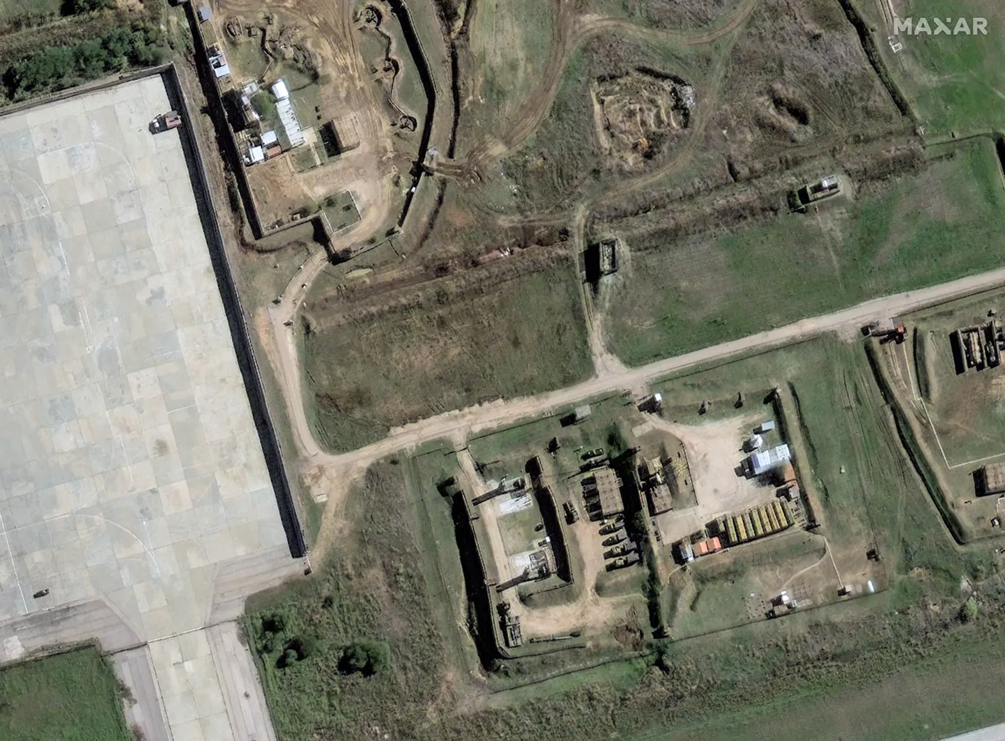 Satelliidifoto S-400 õhukaitsesüsteemidest Vene Khmeimimi õhubaasis Latakia lähistel Süürias 25. novembril 2024.