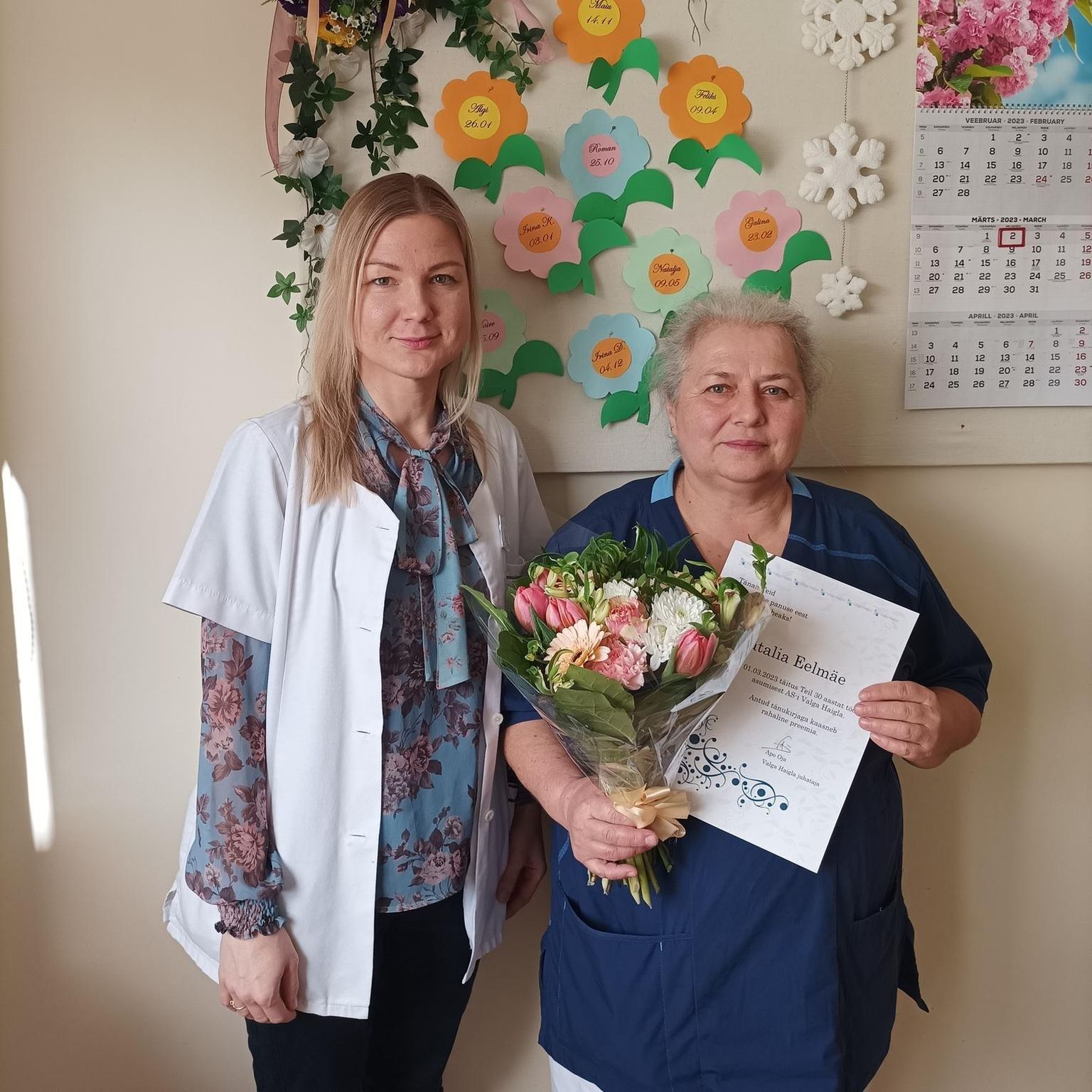 Natalia Eelmäe on Valga haiglas töötanud 30 aastat. Pildil koos õendusjuht Tiina Tuhkanen-Kostrovaga.