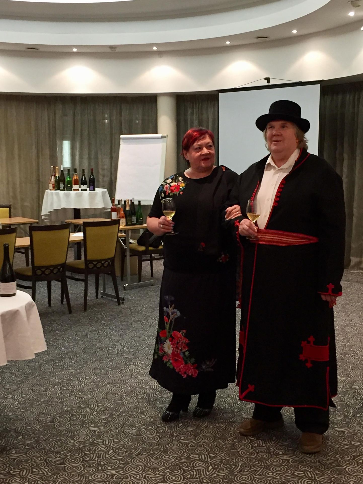 2018. aastal korraldas ka veiniklubi president Tõnis Tiit koos abikaasa Heljega vabariigi aastapäeva puhul vastuvõtu.