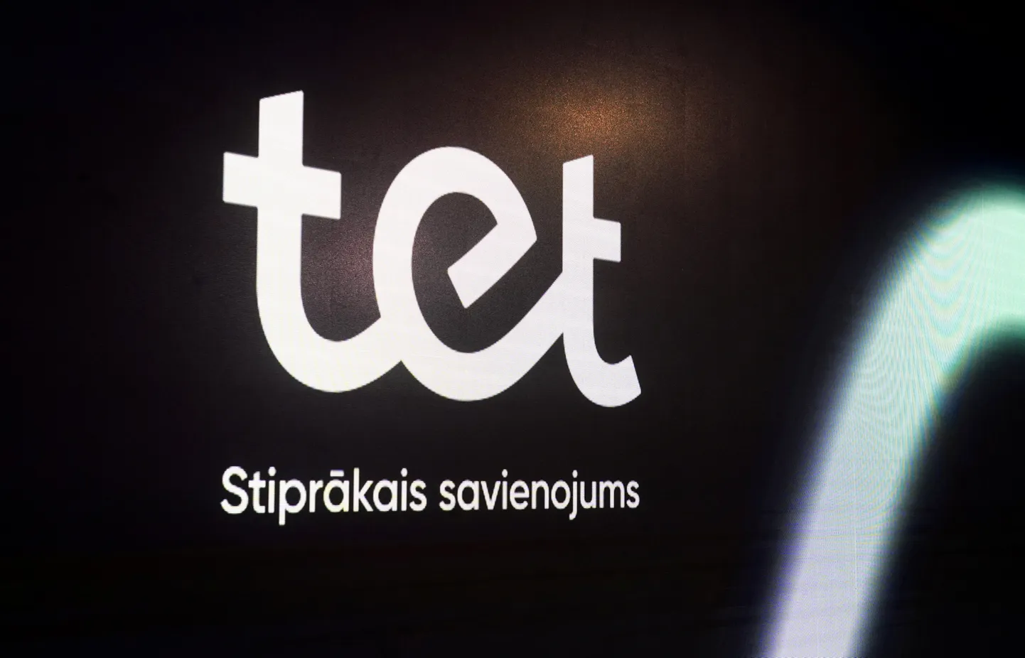 Tehnoloģiju uzņēmuma "Tet" telpās notiek Latvijā vēl nebijuša datu centra projekta atklāšanas pasākums.