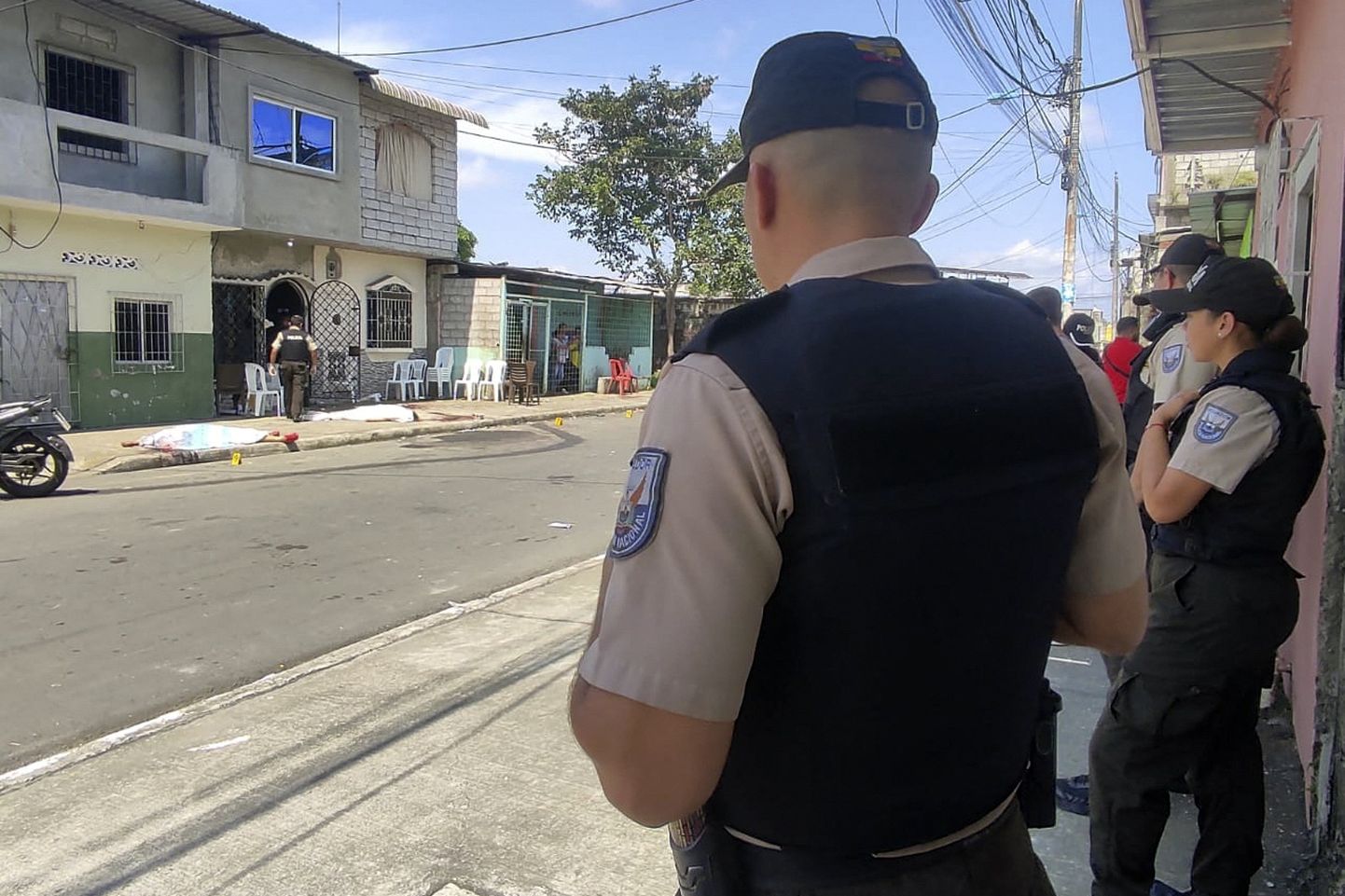 Politseinikud Guayaquili tänavatel.