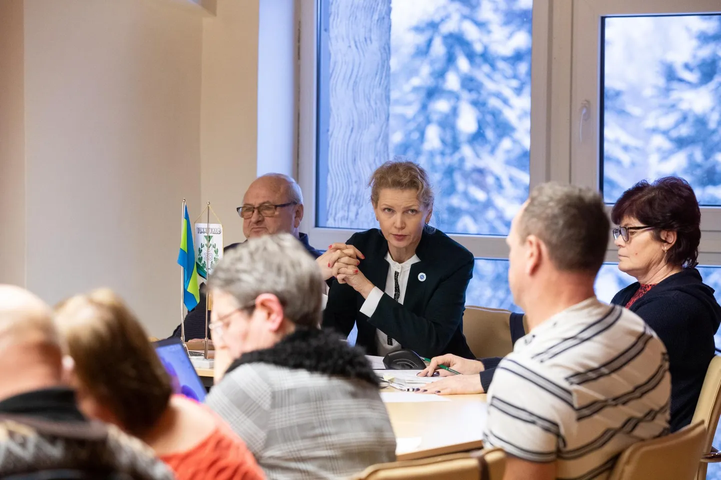 Viimastel Vinni vallavolikogu istungitel on peetud maha mitu sõnasõda. Justiitsministeerium juhtis tähelepanu menetlusreeglite rikkumisele, kuid samas leidis, et otsuste hääletamisel need tulemustele mõju ei avaldanud.