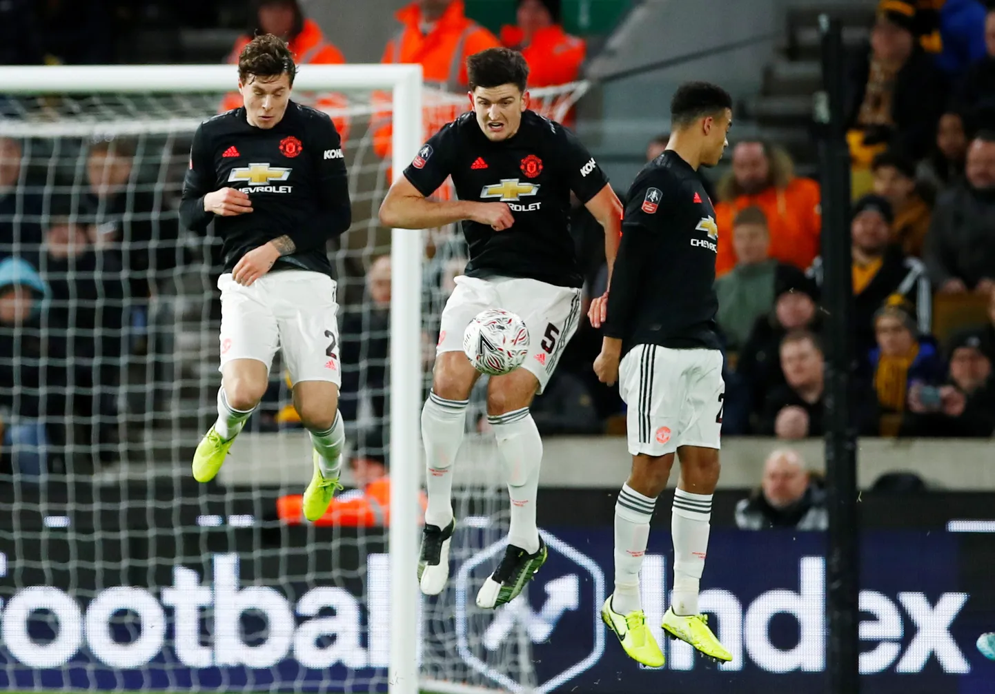 Harry Maguire keskel.