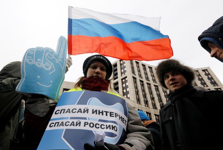 REUTERS/Shamil Zhumatov В Москве проходит митинг за свободный интернет.