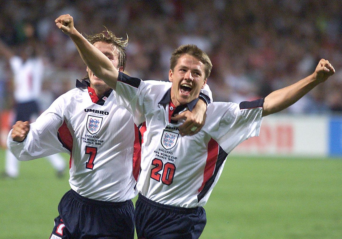 Michael Owen (paremal) ja David Beckham 1998. aasta jalgpalli MMil