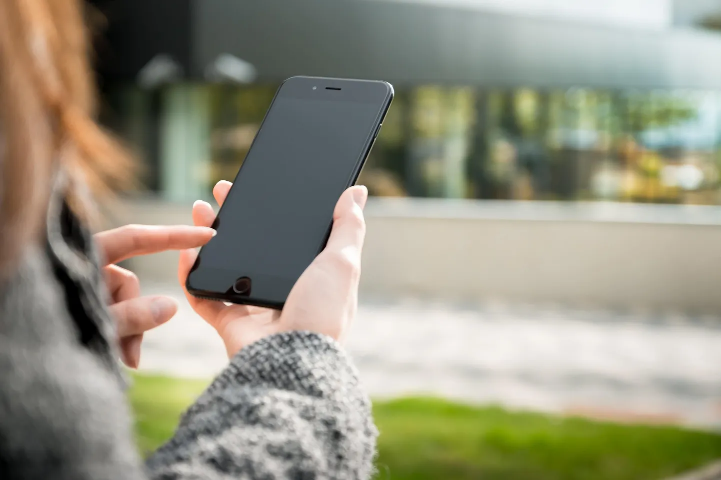 Kaks Eesti mobiilioperaatorit on hakanud ühiselt petukõnede vastu võitlema.