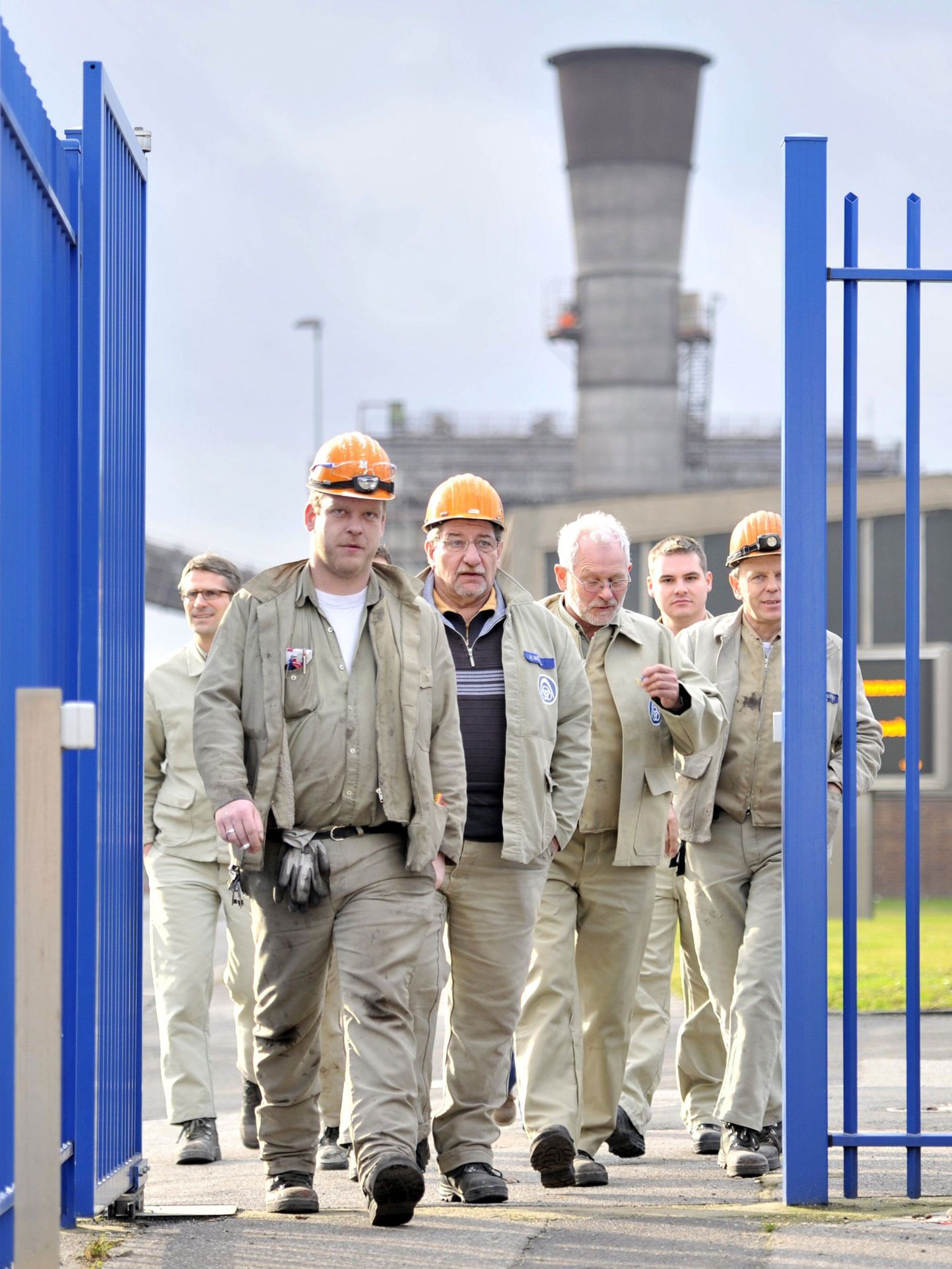 Saksamaa terasegigandi ThyssenKrupp töölised lahkuvad protsestiks töölt, sest ettevõte peab läbirääkimisi terasetootmisüksuse müümiseks Soome Outokumpule.
