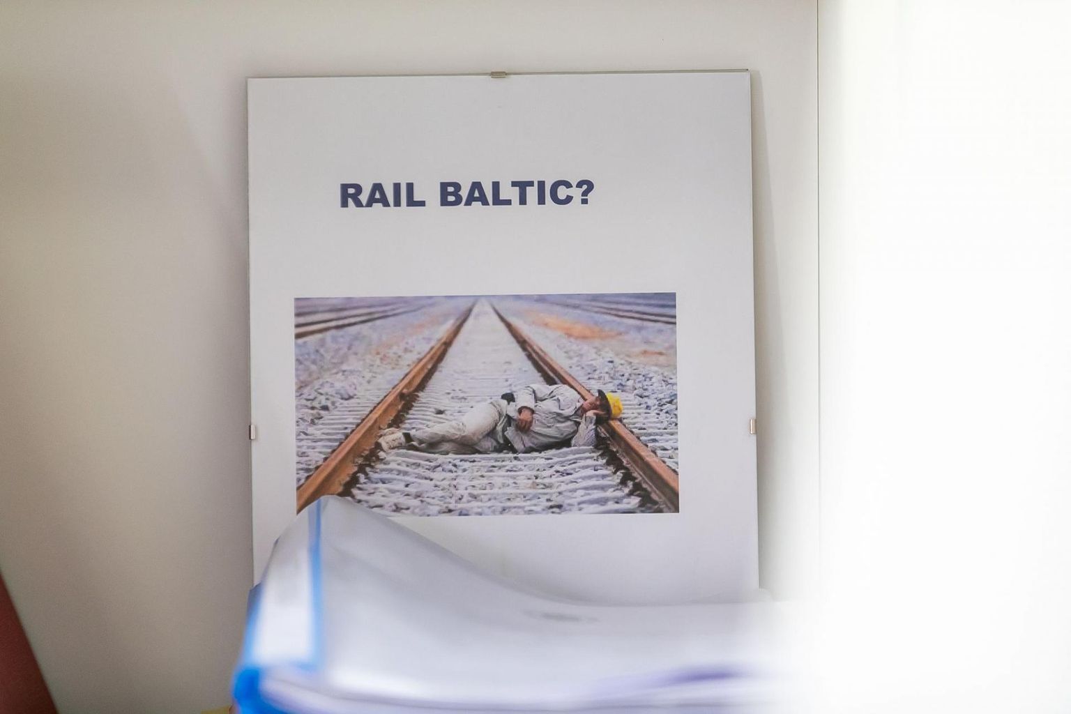EKREt valisid inimesed peamiselt meelepäraste lubaduste ja programmi tõttu. Praegu aga näib, et EKRE läheb valitsusse, mis hakkab Rail Balticu jaoks rööpaid maha panema.