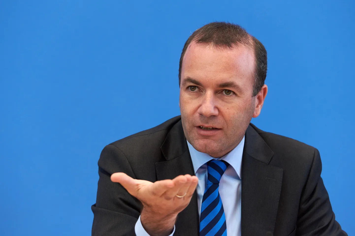Sakslane Manfred Weber juhib europarlamendi suurimat fraktsiooni, konservatiivset Euroopa Rahvaparteid, kuhu Eestist kuulub IRL.