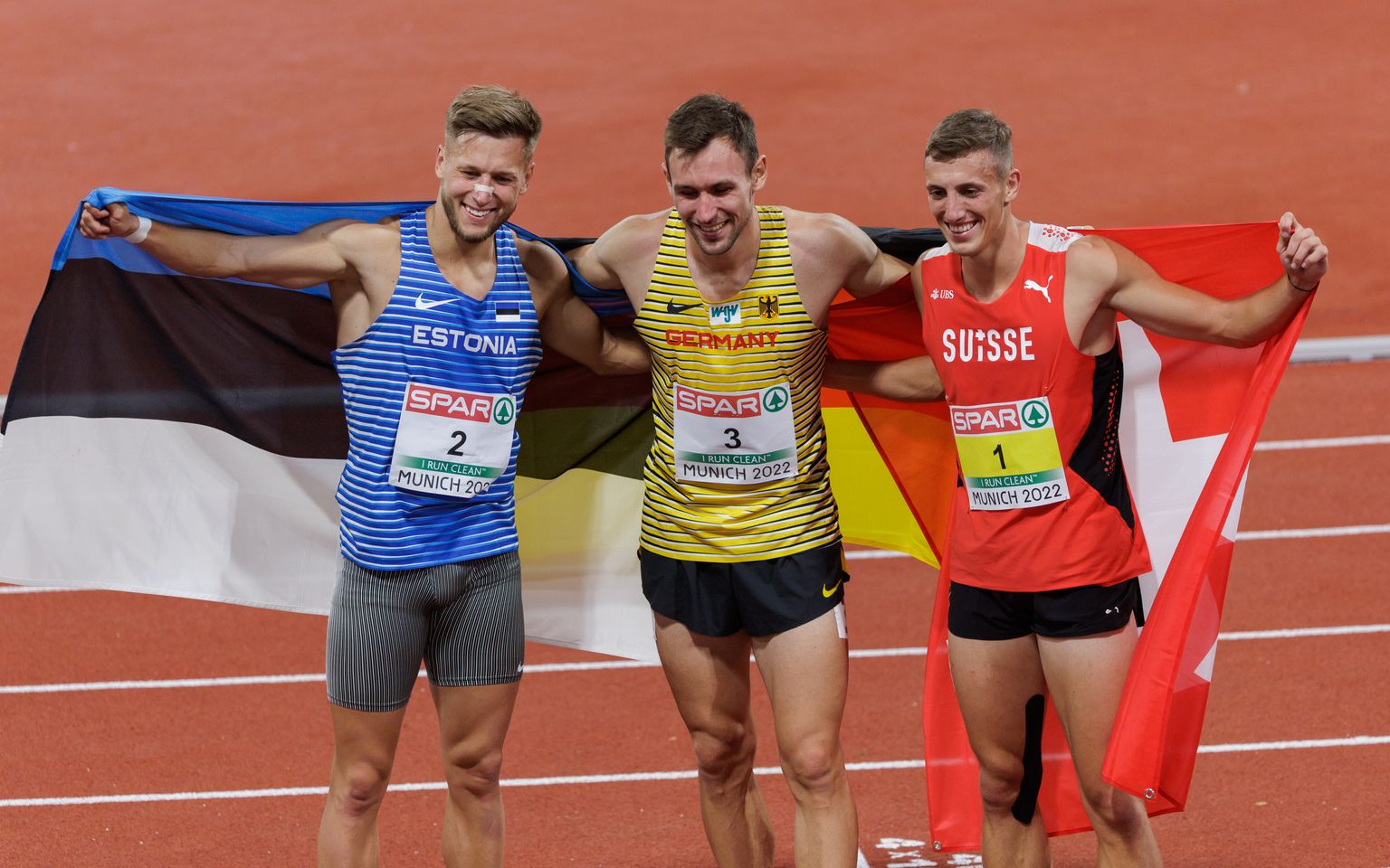 Niklas Kaul (keskel) aitas Saksamaa EMi medalitabeli tippu, Janek Õiglane (vasakul) hoolitses, et häbisse ei jääks ka Eesti.