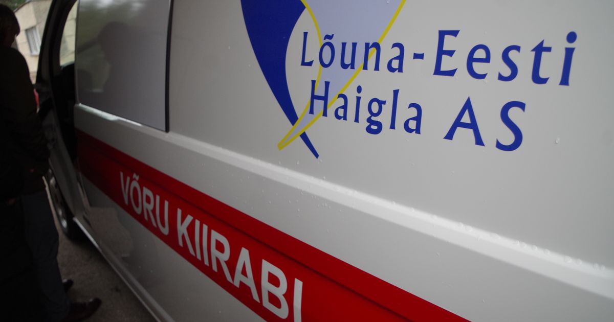 Naine sai Võrus autolt löögi