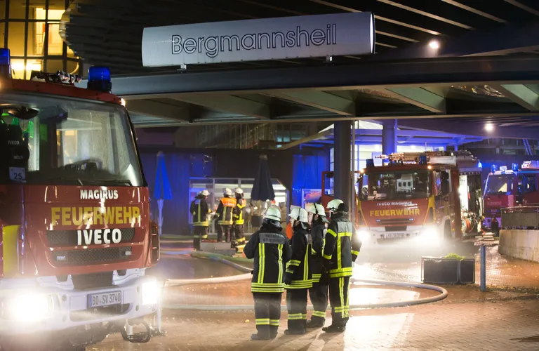 Tuletõrje Bergmannsheili haigla ees. Fotod: Scanpix
