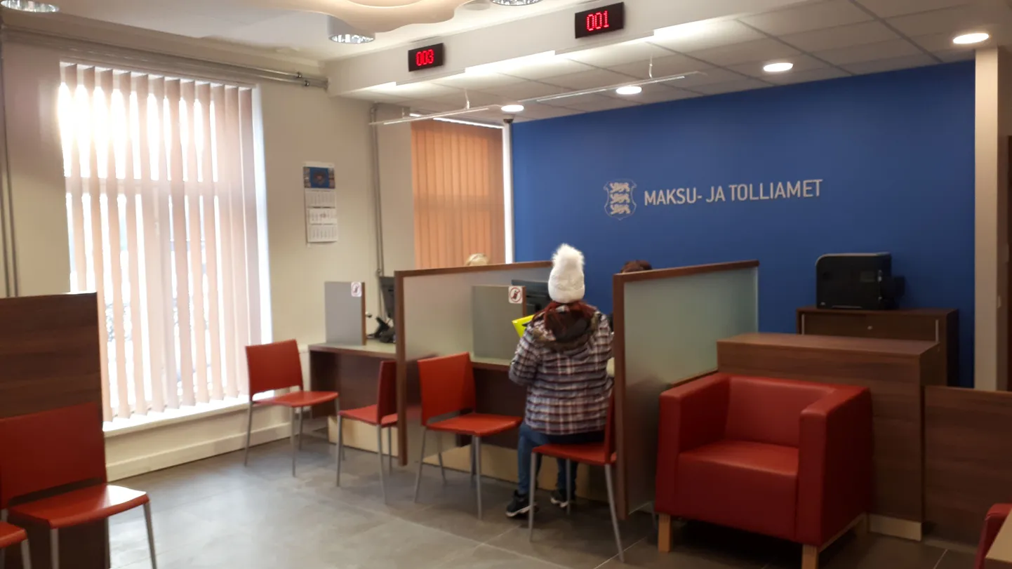 Need, kes kavatsevad esitada tuludeklaratsiooni maksuameti kontoris paberi peal, võivad enammakstud raha tagasi oodata märtsi lõpuks.
