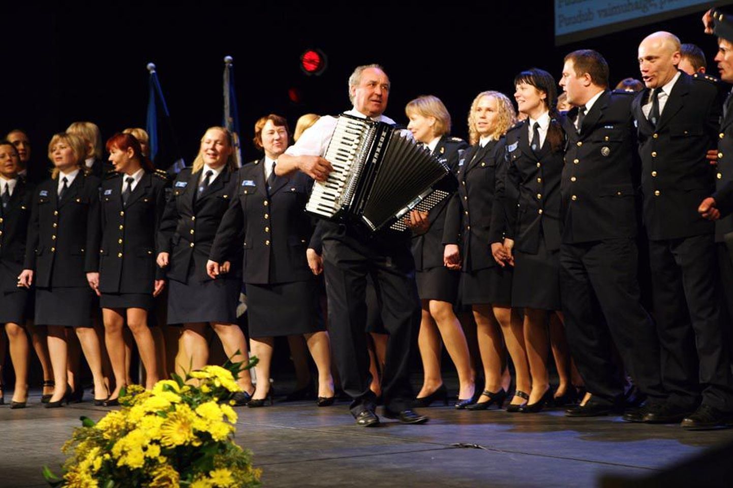 Konverentsi ametlikule osale järgnenud kontserdil esines Lõuna-Eesti politseikoor Chorus Menticum.