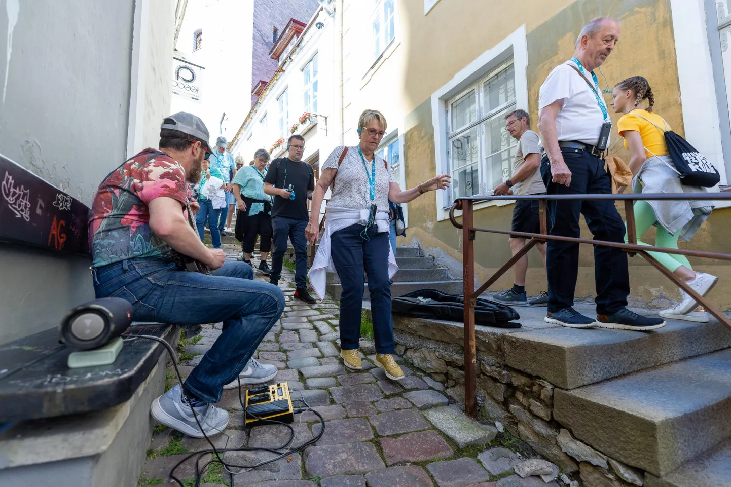 Tallinna külastavad kruiisituristid hindu üles ei aja, sest söögikorrad ja ööbimine on korraldatud laevadel. Vanalinnas tehakse vaid väike tiir.
