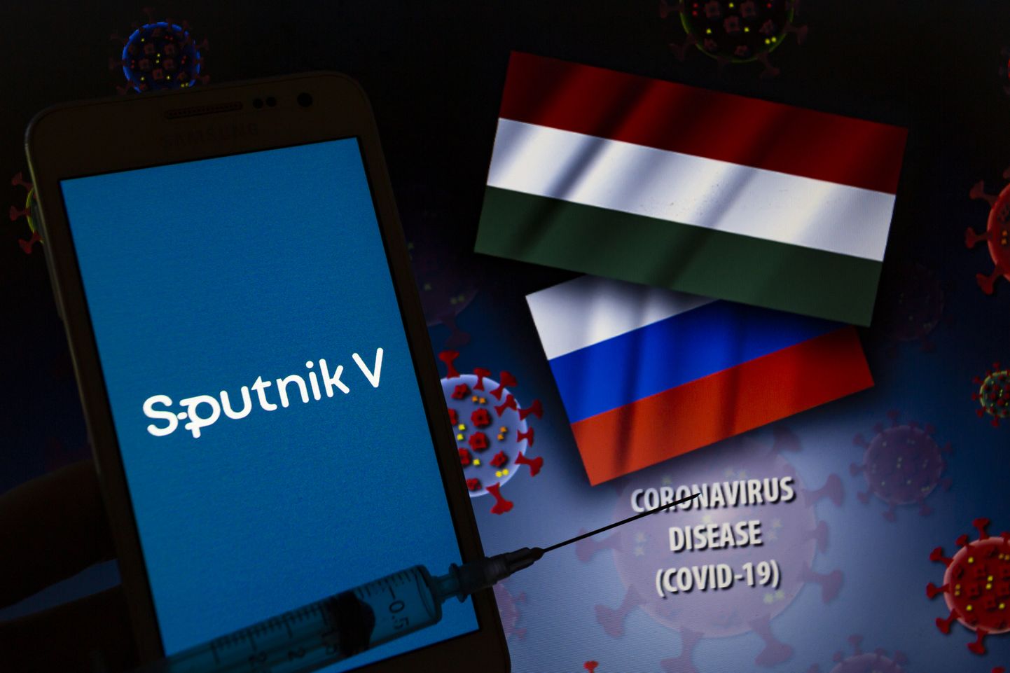 Paraguais levitatav foto Sputnik V vaktsiini logist Ungari ja Venemaa lippudega. Ungari on esimene Euroops riik, kuhu Venemaa vaktsiini tarnib.
