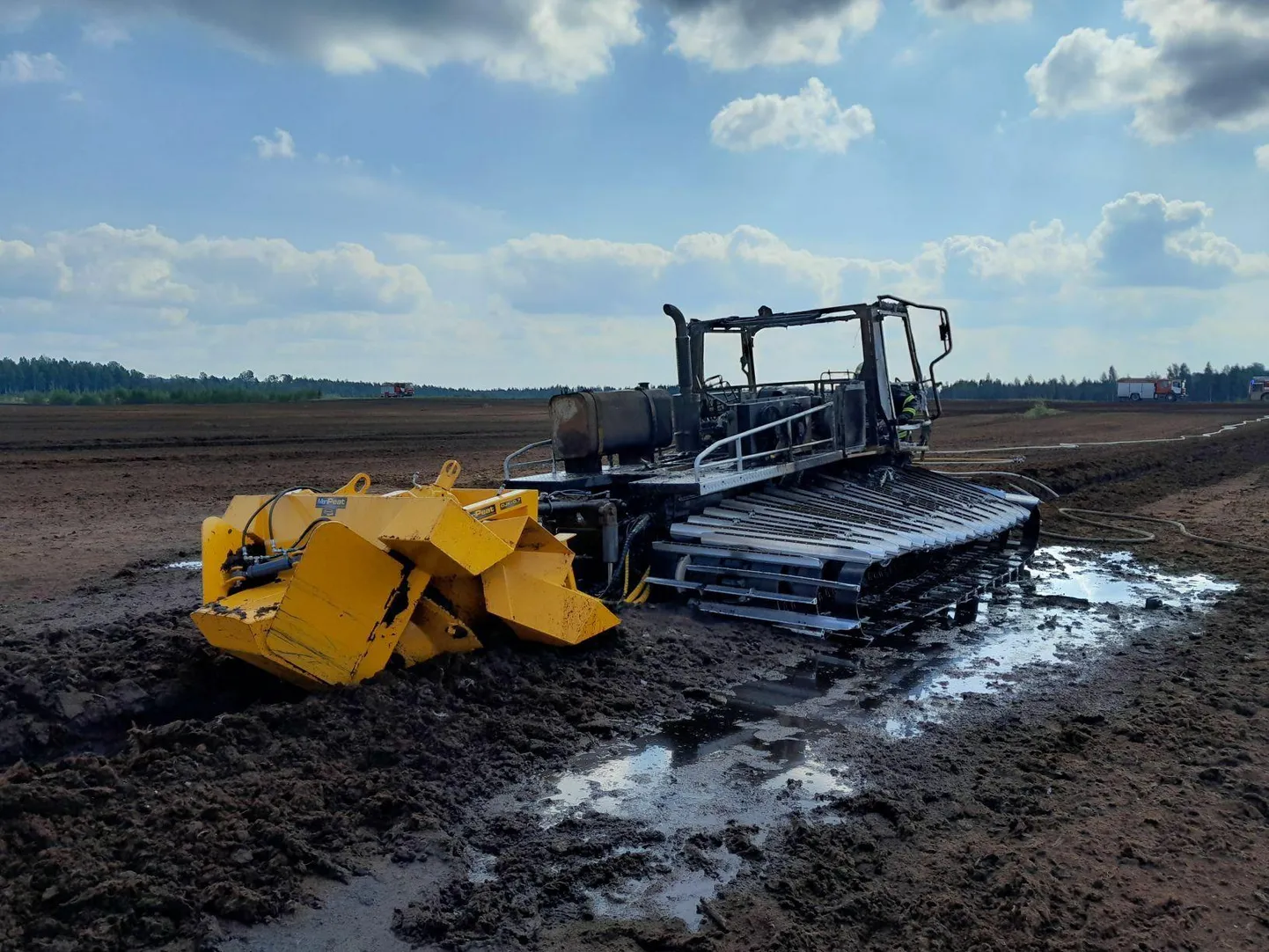 Kui reedel läks Viljandimaal põllul põlema kombain, siis hiljuti hävis tules turbafreesimise traktor.
