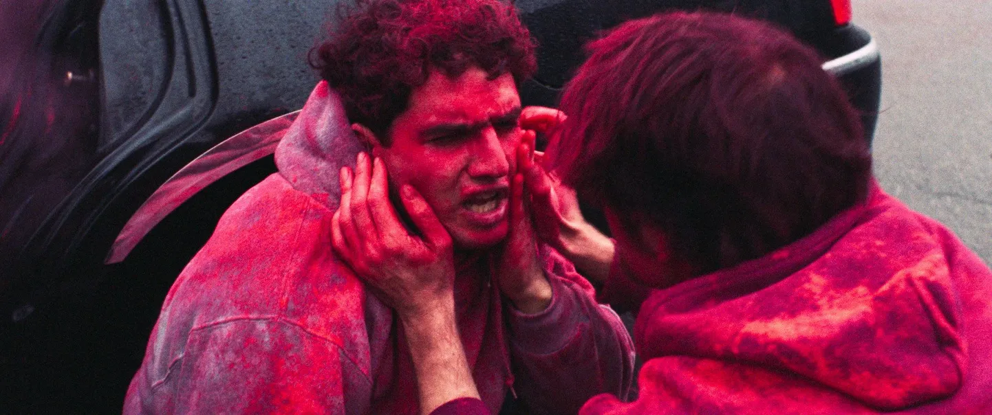 Benny Safdie ja Josh Safdie filmis «Hea aeg» teeb kõrvalosa ka üks režissööridest Benny (pildil)