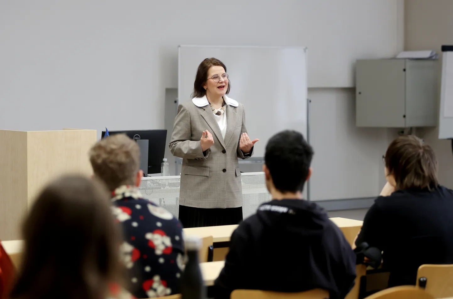Minister Liisa Pakosta vastas treffneristide küsimustele, arutelu pidi ...