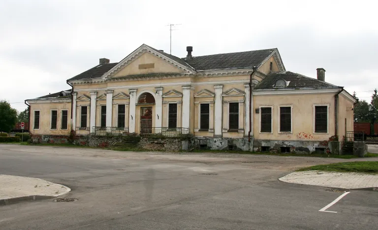 Jõhvi jaamahoone on juba pikka aega kehvas seisus.