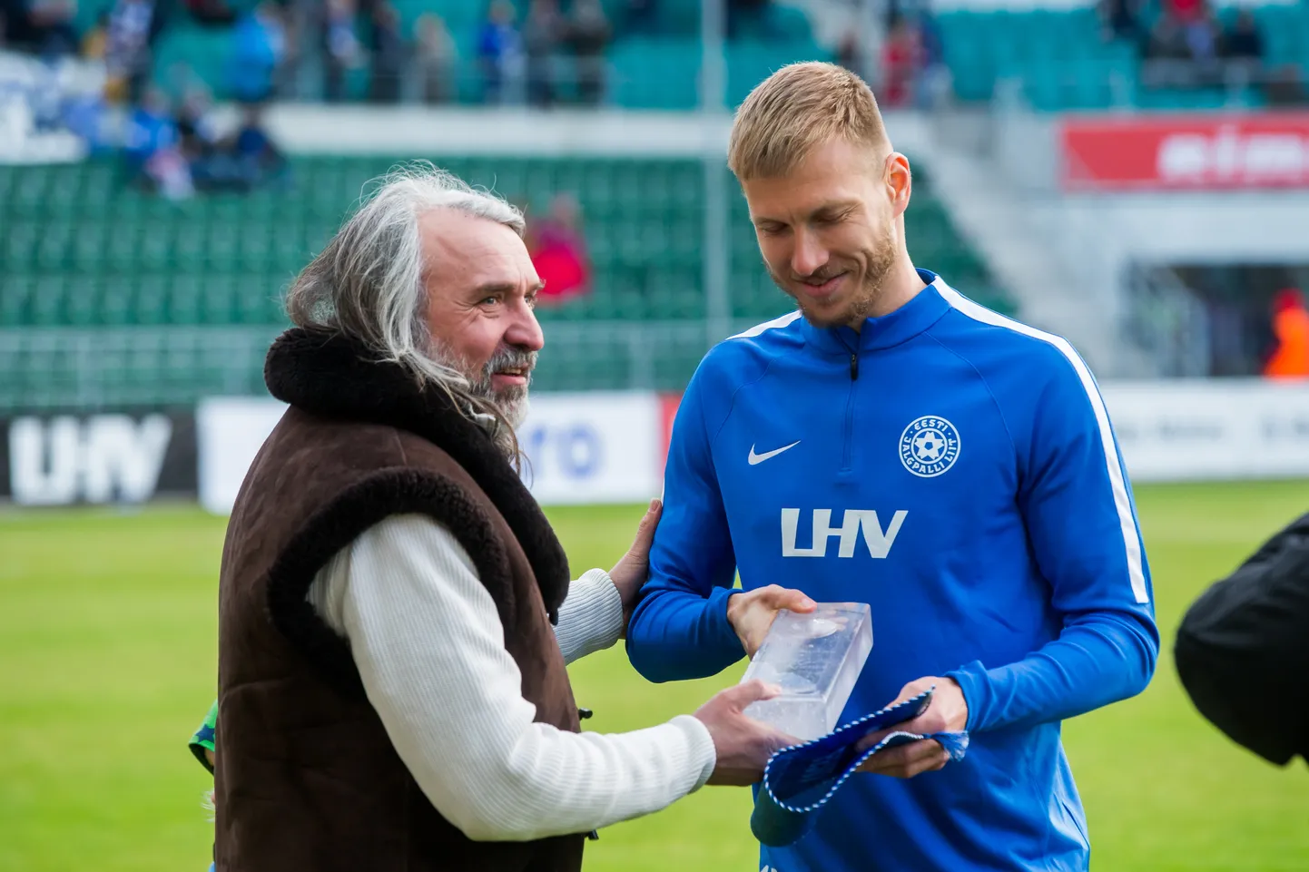 Eesti Jalgpalli Liidu presidendikandidaadid Aivar Pohlak ja Ragnar Klavan võiks ja peaks osalema avalikus debatis.