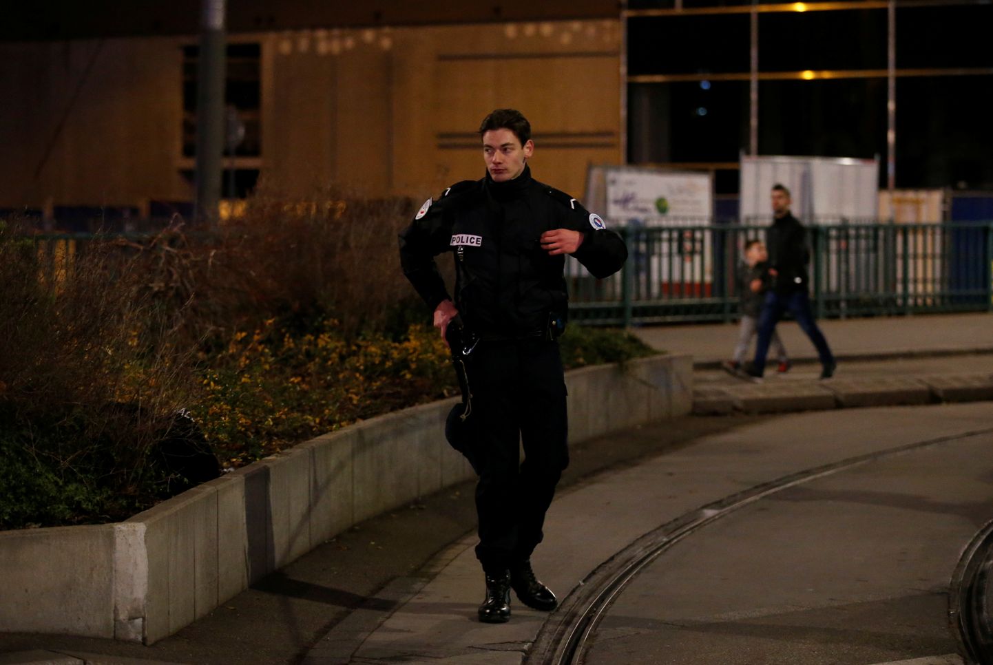 Prantsuse politseinik Strasbourgi erioperatsioonil.