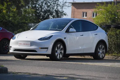 Tesla Model Y esitlus Budapestis.