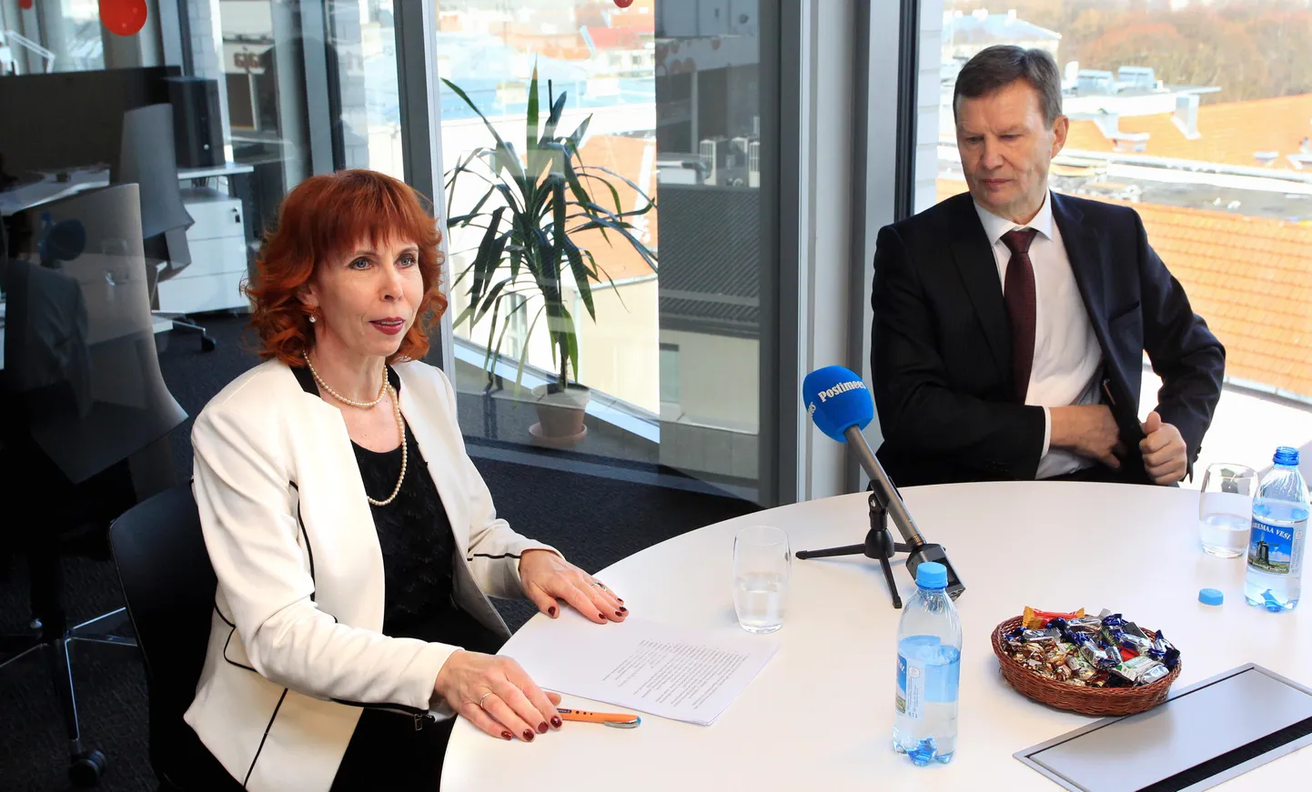 Tartu Ülikooli rektorikandidaadid Margit Sutrop ja Volli Kalm debateerisid eile Tartu Postimehe toimetuses.