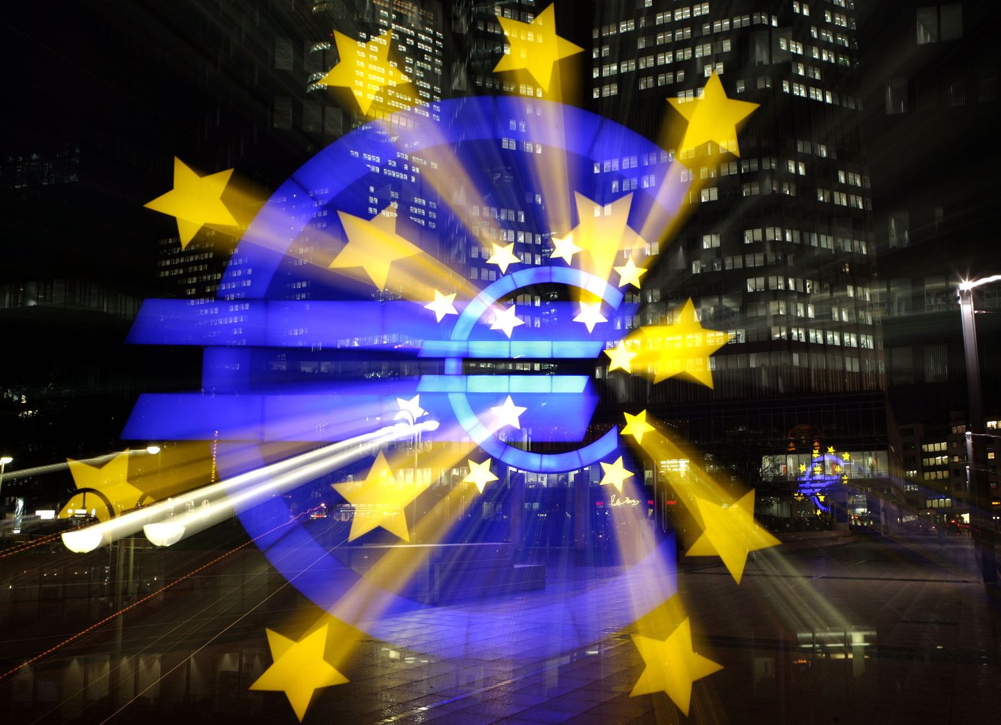Euroopa ühisraha tähis Euroopa Keskpanga peahoone juures Frankfurdis.