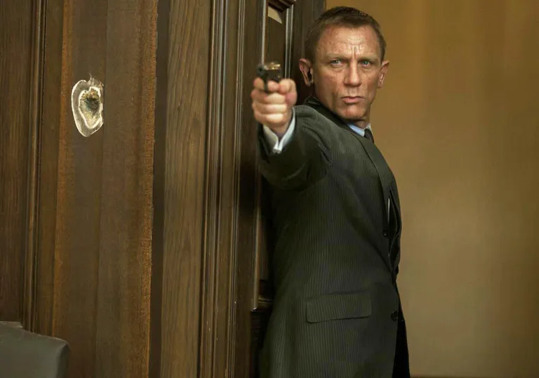 Ian Flemingu loodud tippagent James Bondi järjelt 23. seikluses, pealkirjaga “007 Skyfall”, kehastab nimikangelast taaskord Daniel Craig.