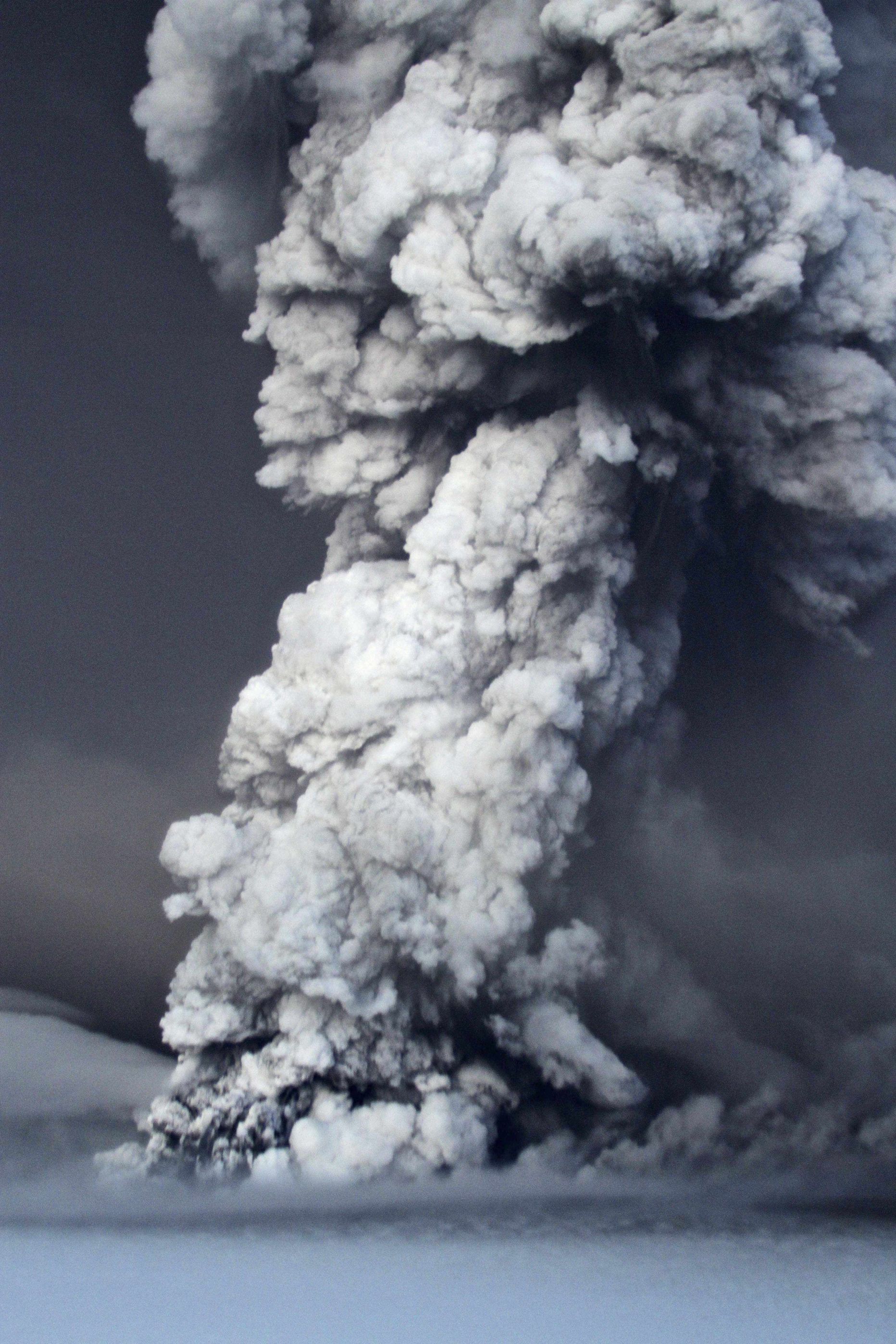 Grimsvötni vulkaani suitsupilv.