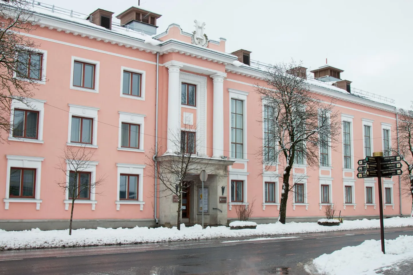 Viljandi gümnaasium peab aastapäevaaktust Sakala keskuses.