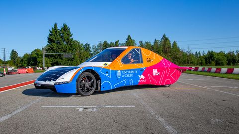 Eesti Solaride lõpetas Belgias 24 tunni päikeseautosõidu oma klassis kolmandana