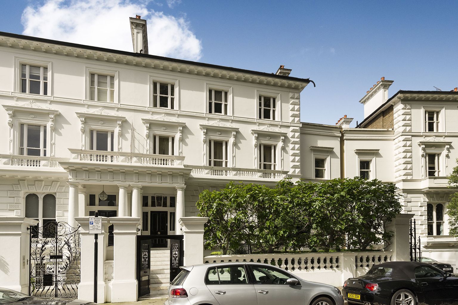 Londonis Lõuna-Kensingtonis ühel kogu Suurbritannia ihaldatuimal tänaval müüdud maja läks kaubaks 45 miljoni euroga.