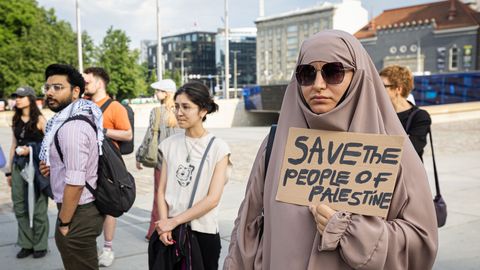ГАЛЕРЕЯ ⟩ На площади Вабадузе прошла демонстрация в поддержку палестинских детей