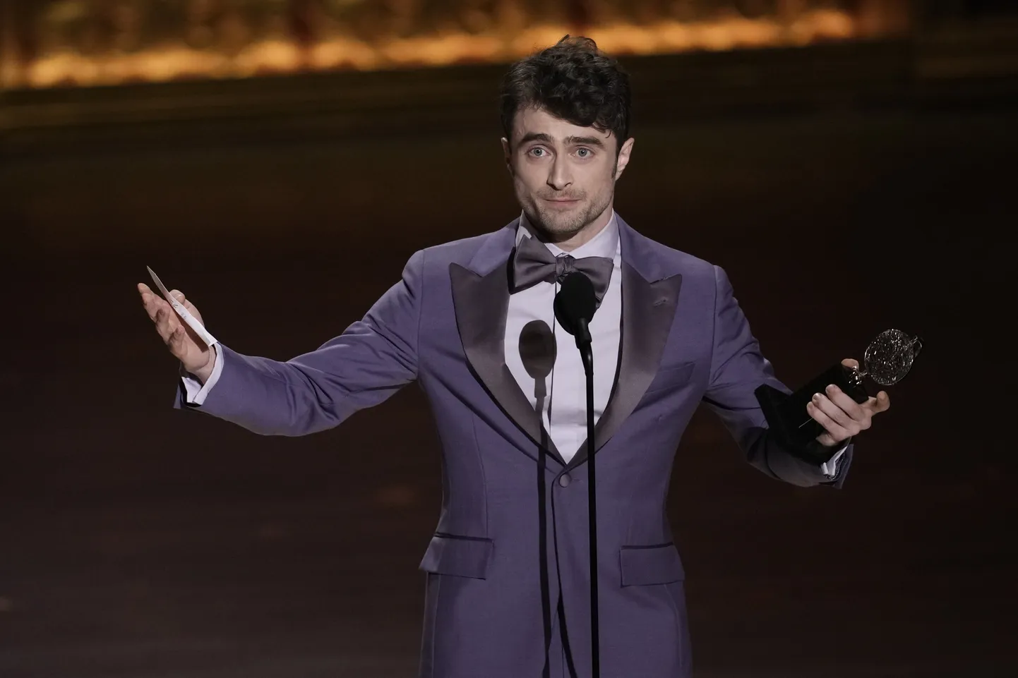 Stephen Sondheimi kunagise muusikali «Merry We Roll Along» uuslavastuses mängiv Daniel Radcliffe tänas auhinda vastu võttes oma vanemaid, kes vanasti autos Sondheimi muusikat mängisid.