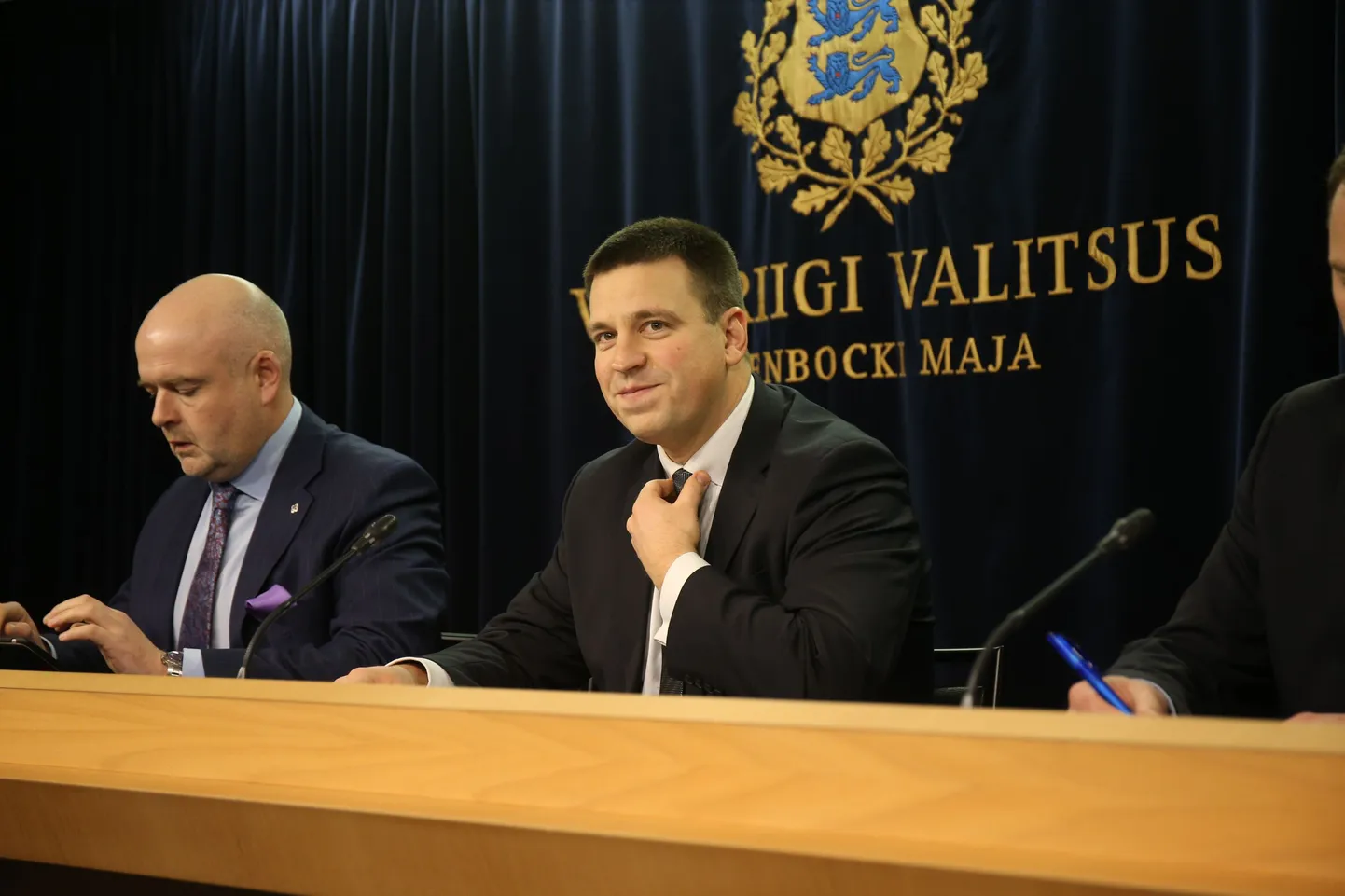 Uue valitsuse esimene pressikonverents, kus osalesid peaminister Jüri Ratas, siseminister Andres Anvelt ja kaitseminister Margus Tsahkna