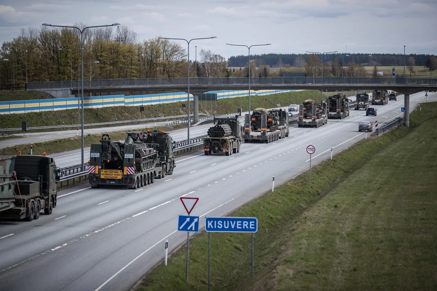 Kaitseväe kolonn. Pilt on illustreeriv.