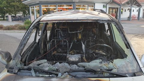 Fotod ja video: Lasnamäe Hesburgeri parklas süttis auto põlema