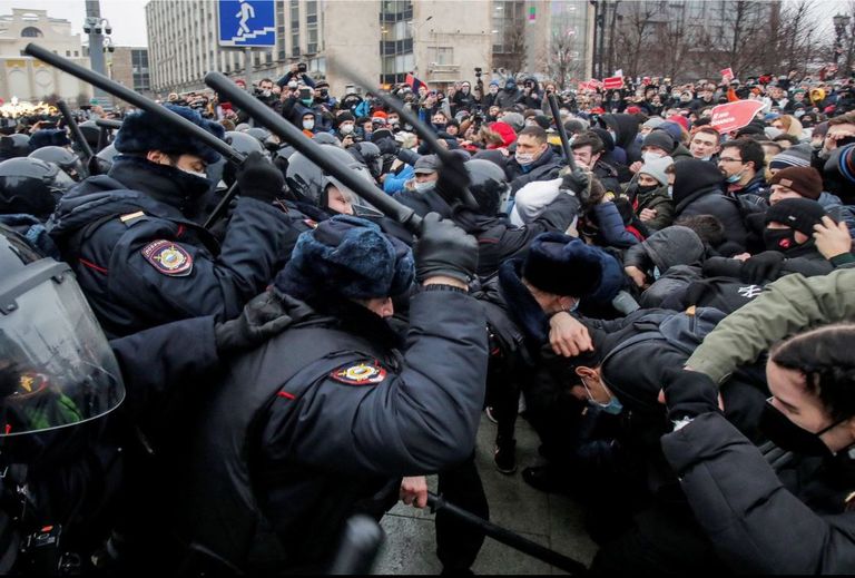 Столкновения полиции и протестующих во время акции в поддержку Алексея Навального в Москве. 23 января 2021 года