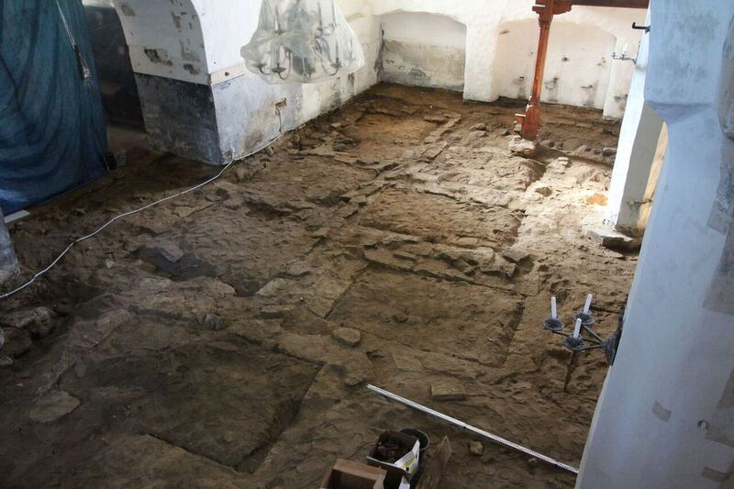 Haljala kiriku remonditööde käigus tulid välja arheoloogilised leiud.