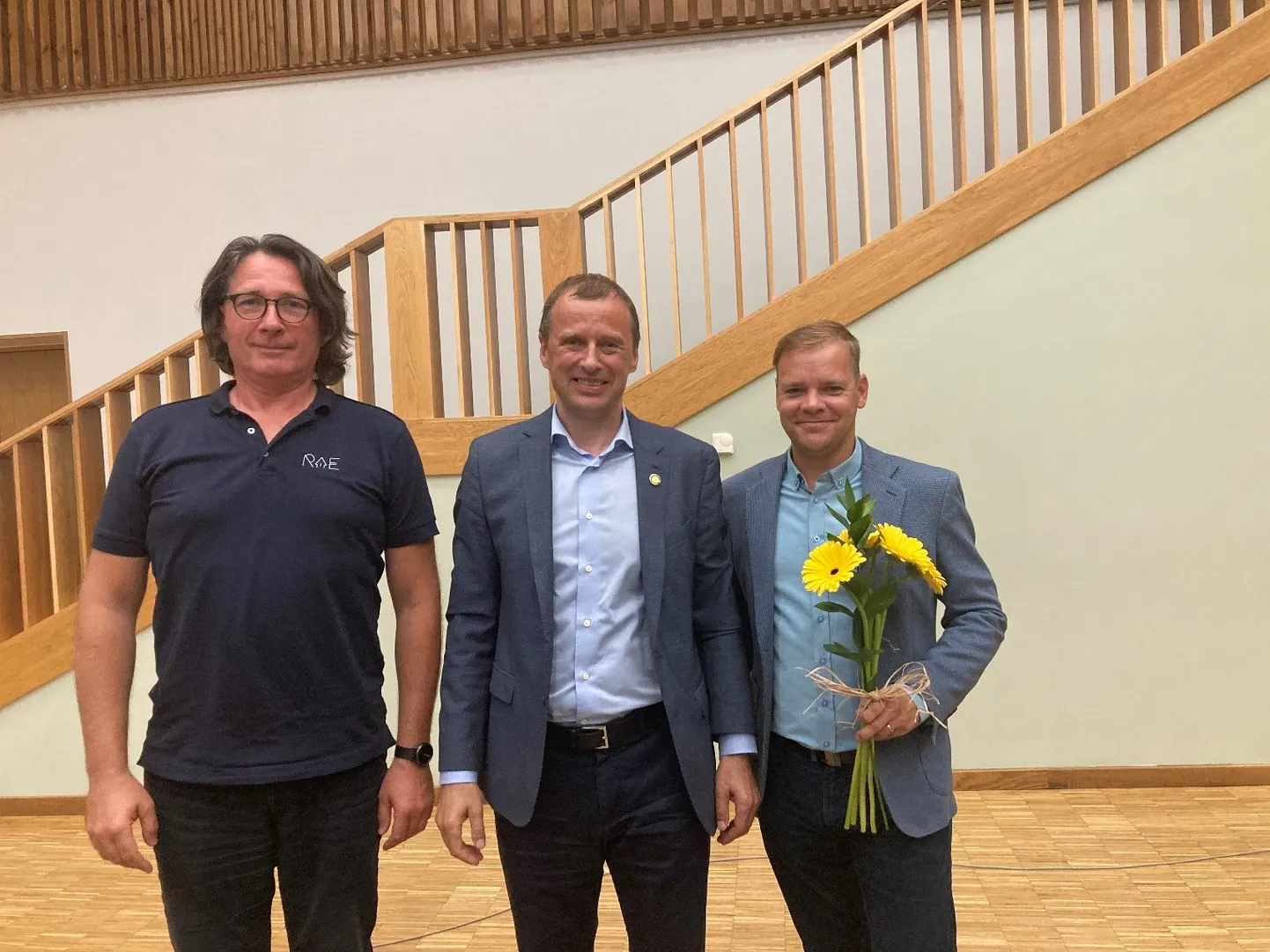 Vasakult Rae vallavanem Madis Sarik, Rae vallavolikogu esimees Tõnis Kõiv, värske abivallavanem Tanel Tammela.