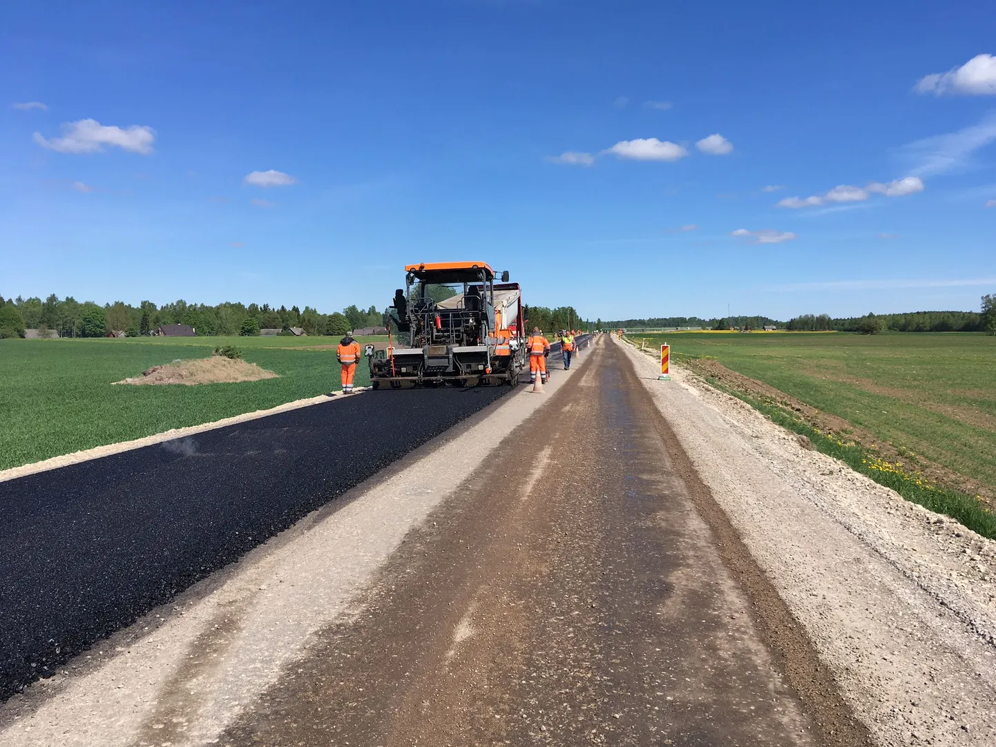 Piibe maanteel käivad kauaoodatud rekonstrueerimistööd.