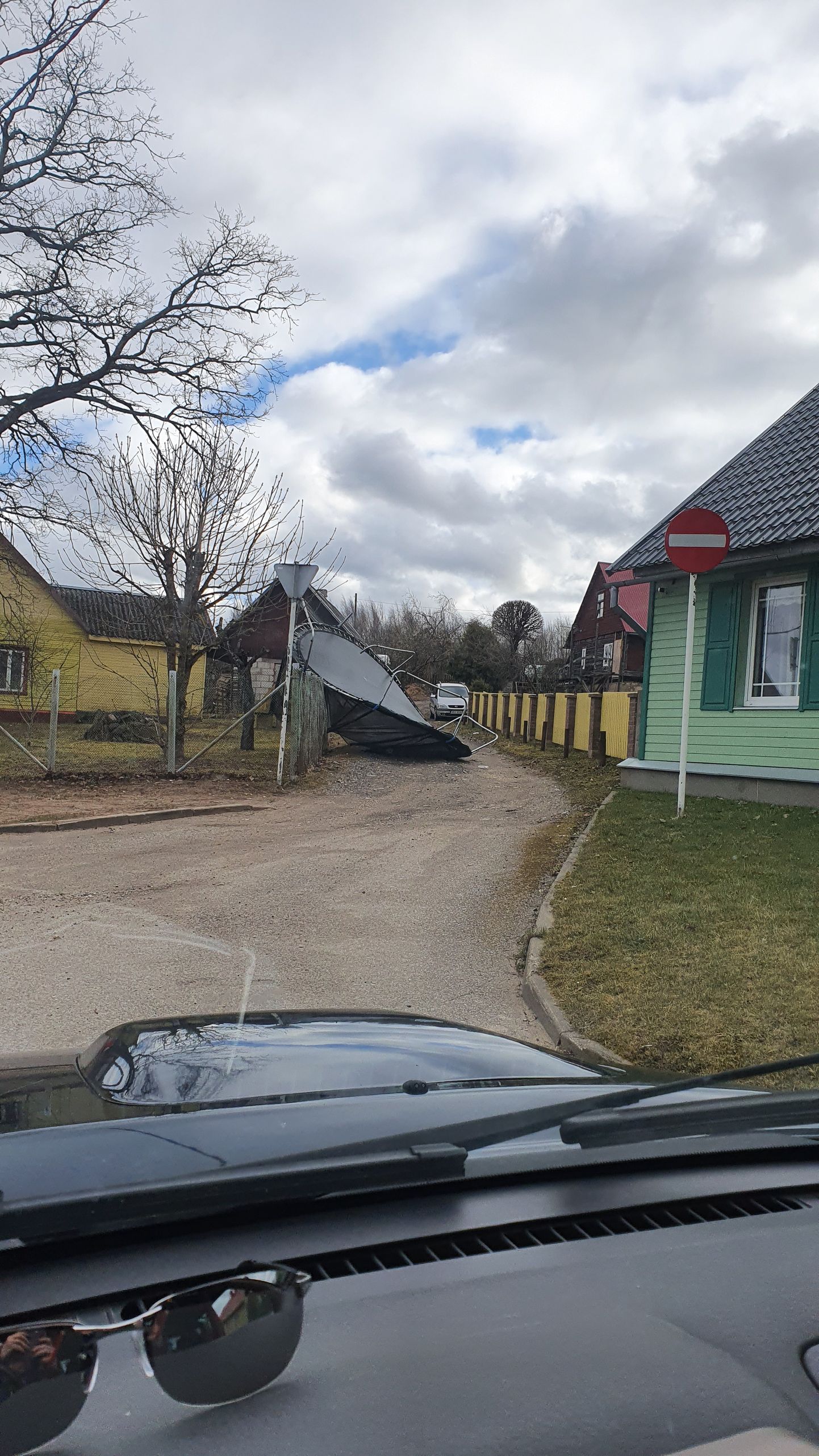 Tuul viis Lõuna-Eestis batuudi lendu.