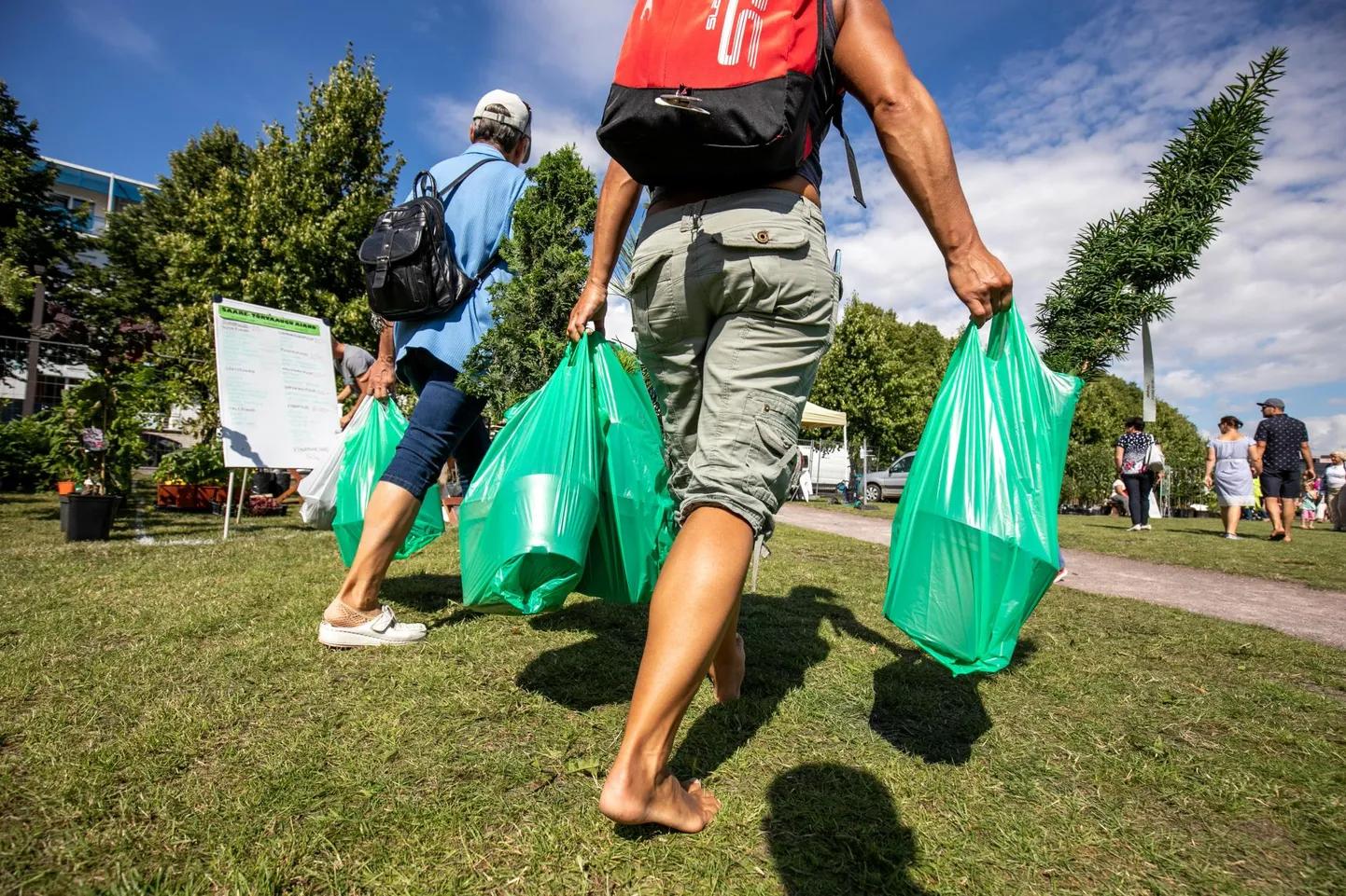 Kauplejaid on taimelaadal tänavu ligemale kaks korda vähem kui sügiseti tavaliselt. Korraldaja Piret Kukk aimab, kuidas see külastajate huvi mõjutab.
