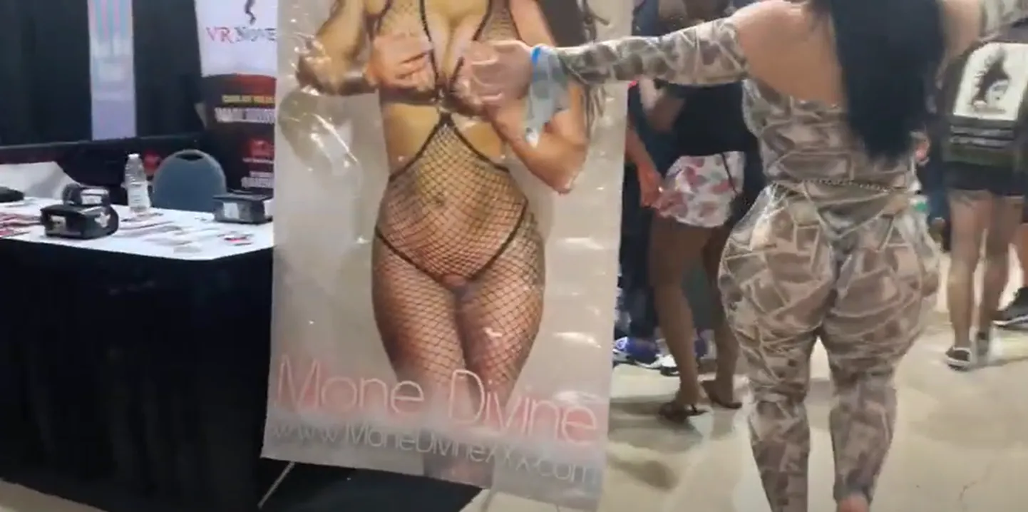 Kuvatõmmis videost "Exxxotica Miami 2019".