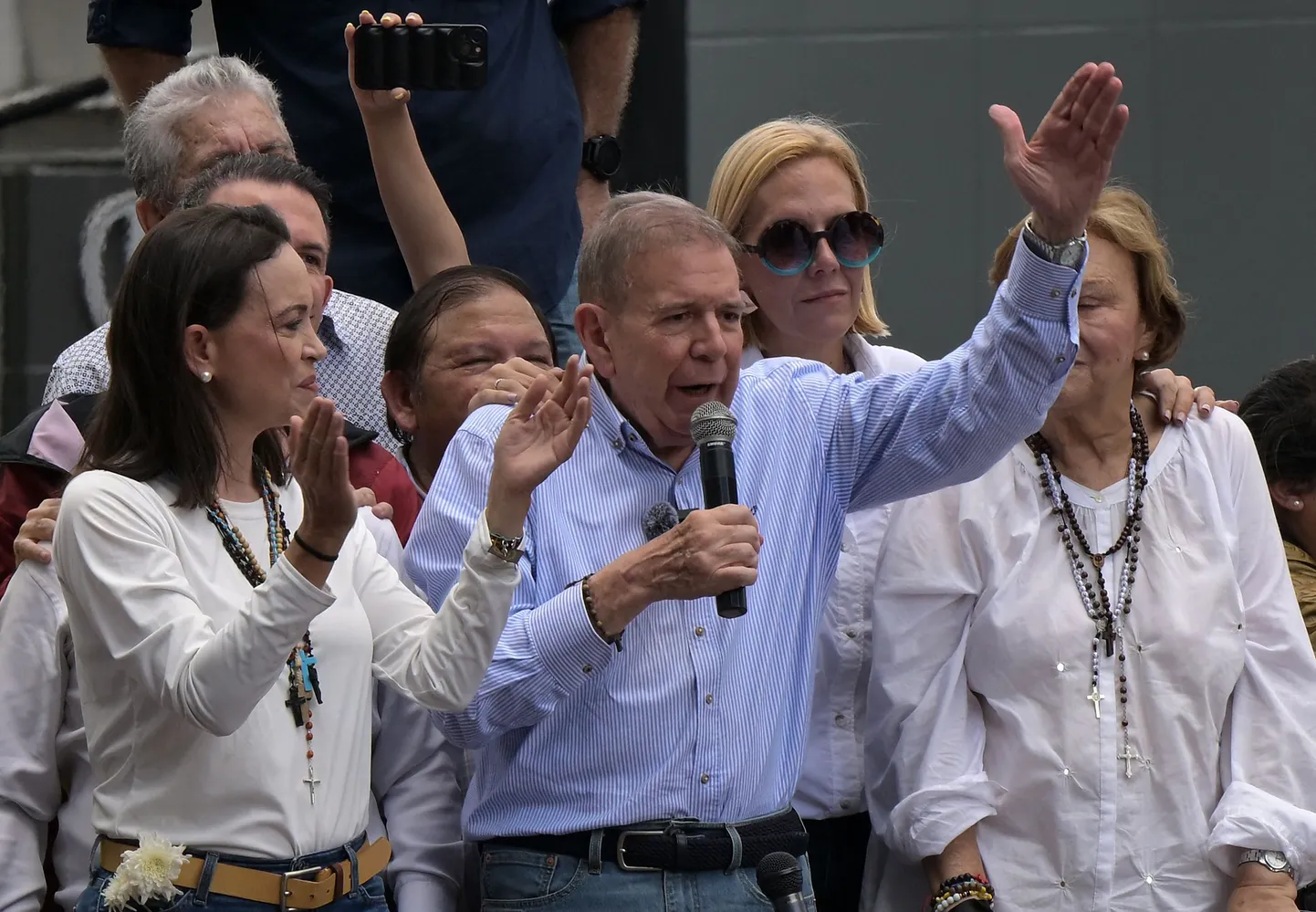 Venezuela opositsiooni presidendikandidaat Edmundo González Urrutia esinemas poolehoidjatele.