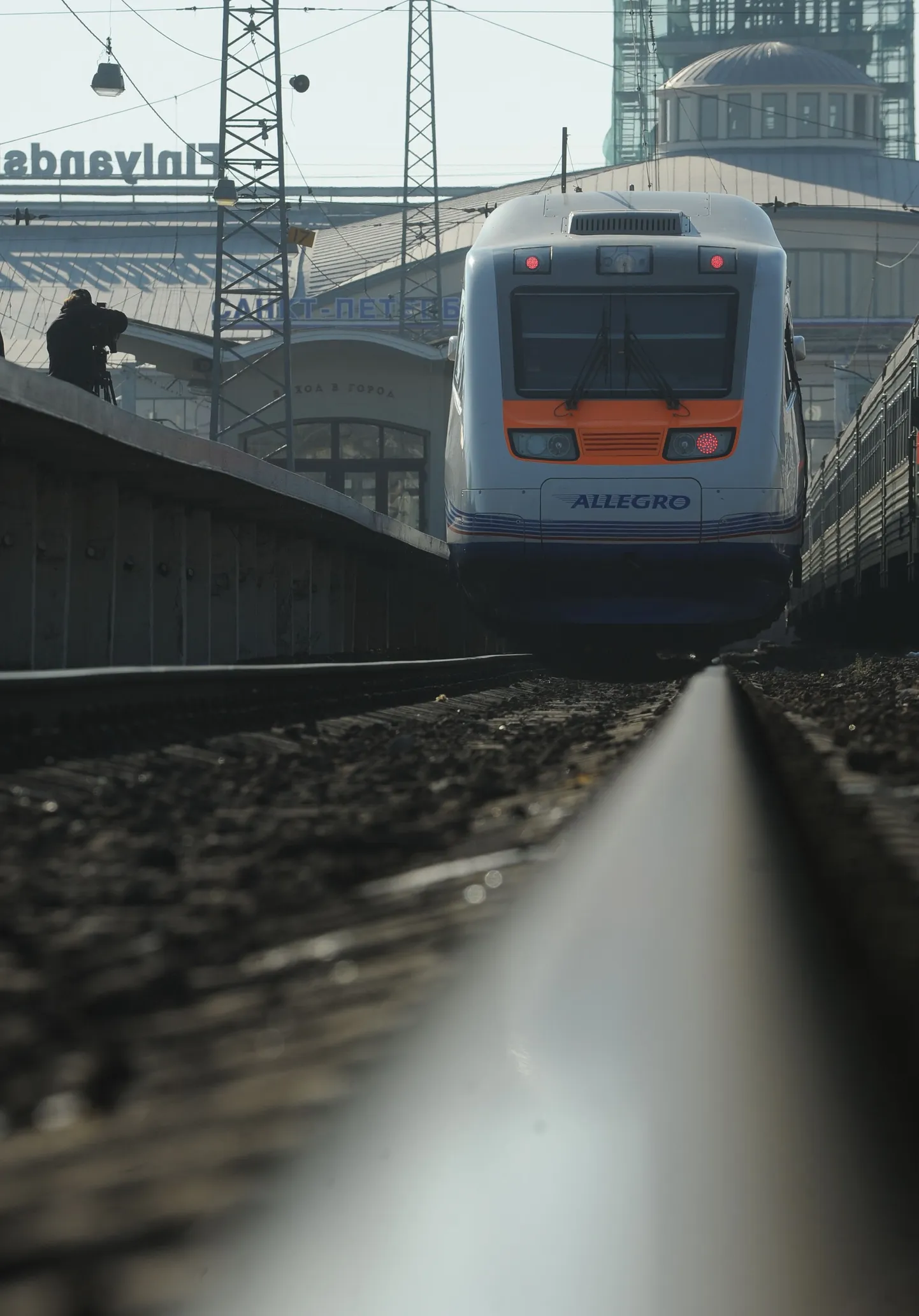 Peterburi ja Helsingi vahel kurseeriv kiirrong Allegro Neevalinnas Soome raudteejaamas.