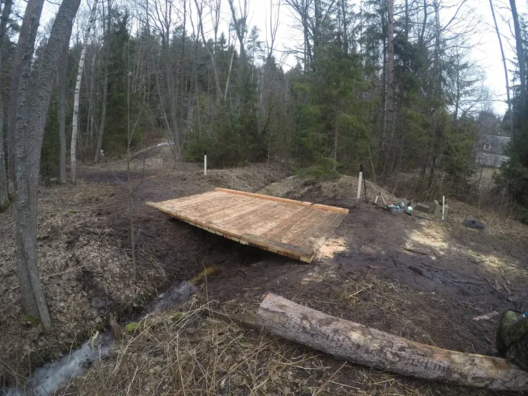 2. jalaväebrigaadi pioneerid ehitasid eelmisel nädalal Karula rahvuspargis Ähijärve äärde uue silla.